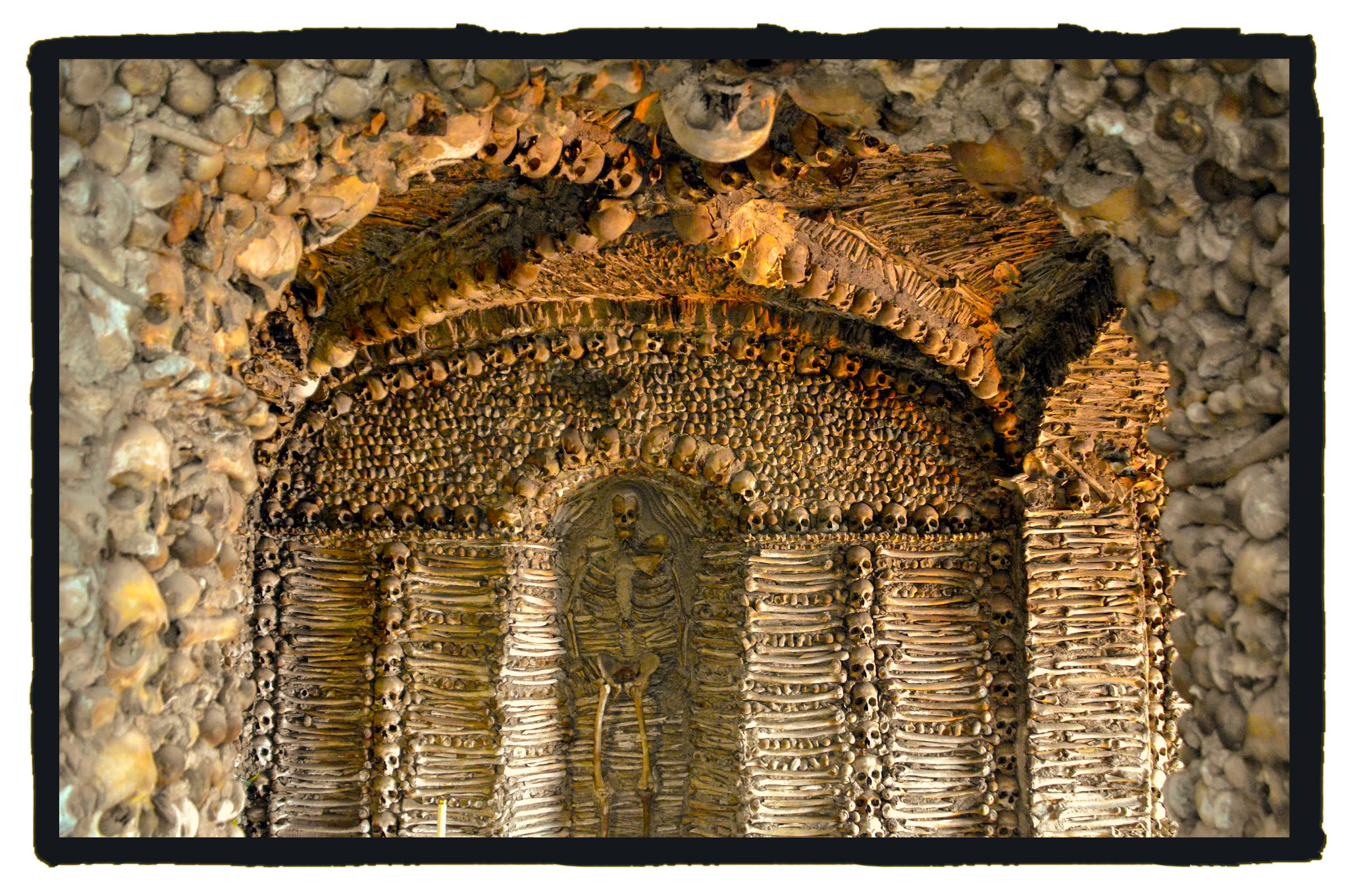 CAPILLA DE LOS HUESOS-CAMPO MAIOR-portugal-2015 (24)_edited